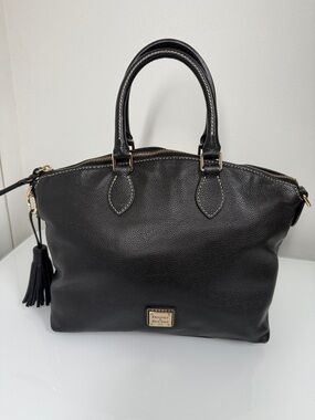 ✨ Dooney & Bourke Pebble Grain Geena Leather Bag - Black ✨